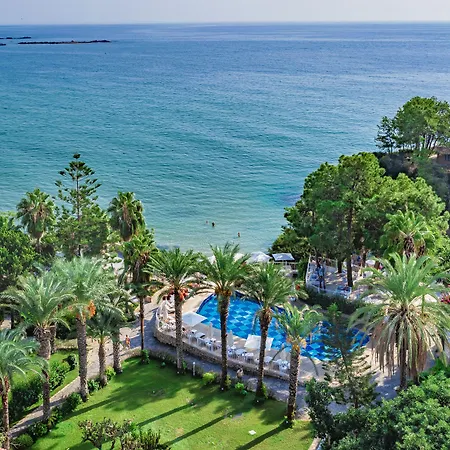 Utopia Club Resort *